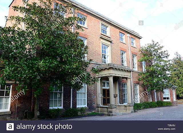 Nacimiento de Charles Darwin en Sherewsbury.