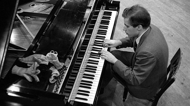 Gould enregistre les célèbres variations Goldberg de Bach