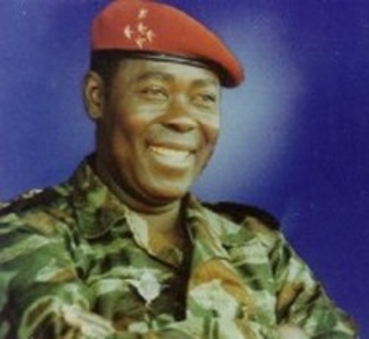 Gen. Kolingba assumes power/ Gen. Kolingba as le puissance du le gouverrnment