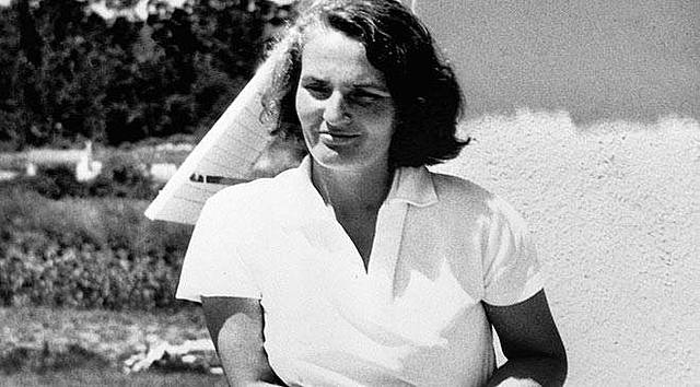 Poesía Arraigada y Desarraigada