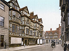 Nació en Shrewsbury, Inglaterra.