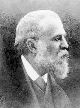 Es trasllada a Barcelona per estudiar arquitectura