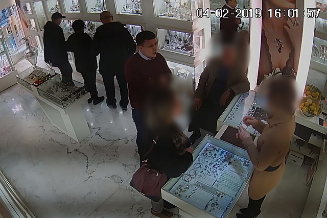 Dois minutos para roubar 15 mil euros em anéis em Santa Catarina