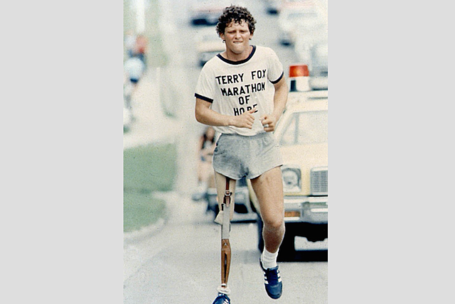 Terry Fox debute son marathon a st johns au canada