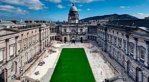 Ingresa en la Escuela de Medicina de la Universidad de Edimburgo
