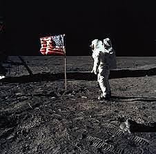 Neil Armstrong est le premier homme à marcher sur la Lune