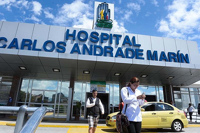 Begins work at Hospital del Seguro Social