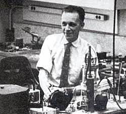 El 1946  Russel Ohl va patentar la moderna unió entre els materials semiconductors que actualment s'utilitza.