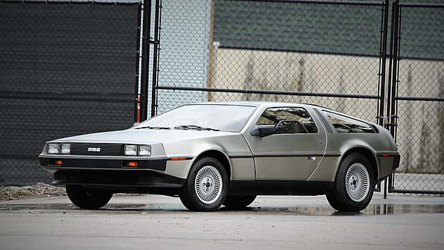 sortie de la Delorean DMC-12