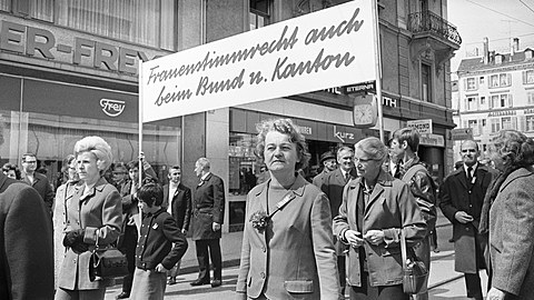 1971 Les femmes suisses ont le droit de voter pour la première fois