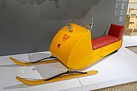 Le premier ski-doo par Bombardier