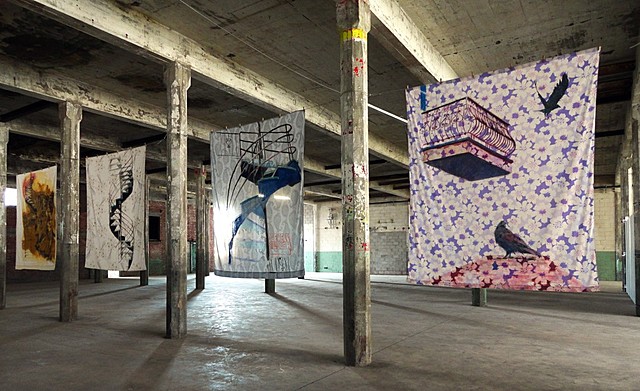 Clara - Comment exposer ce qui n'est pas solide / Josette Villeneuve: "ŒUVRES SUR DRAP" - 2012(draps, peinture)