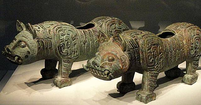 Zhou Dynasty begins China