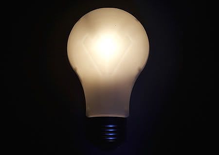 Philips wins prize for LED screw-in lamp