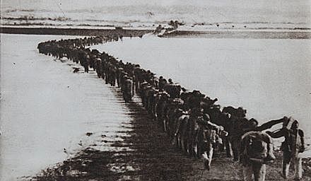 Chinese forces cross Yalu and enter Korean War
