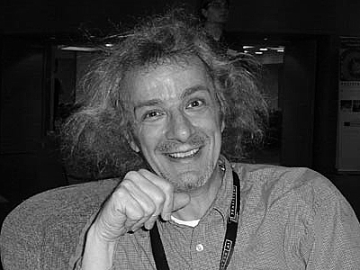 Clifford Stoll colabora en la detección del hacker Markus Hess.