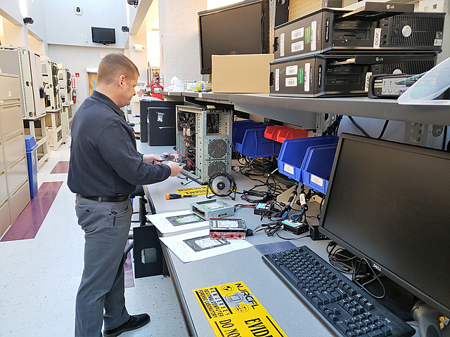 En primer laboratorio regional de Informática Forense del FBI.