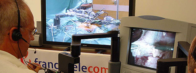 1er opération à distance