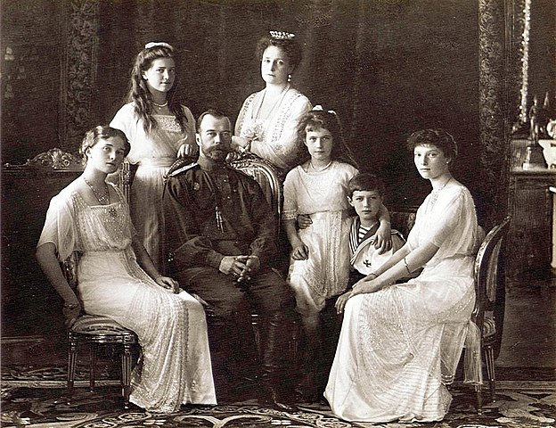 Tsarfamilien blir henrettet