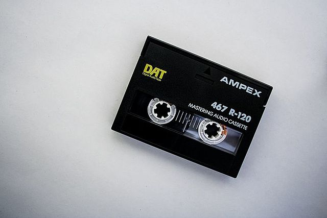DIGITAL AUDIO TAPE (DAT)