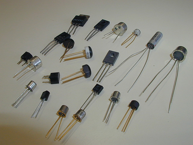 1947 - Criação do Transistor