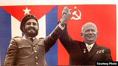 La URSS deja a Cuba
