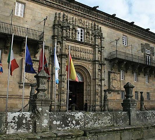 En la península Ibérica se construye el Hospital Real de Santiago.