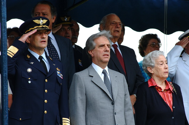 Vázquez pide informes a FFAA