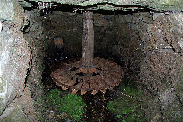 Primera rueda hidráulica de metal