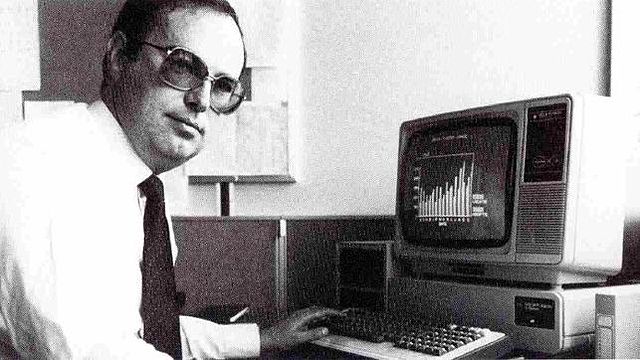 por primera vez a la Internet en 1985.