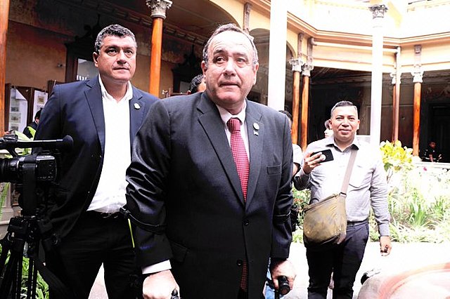 Funcionario público de nuevo