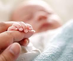 baby move hands and fingers