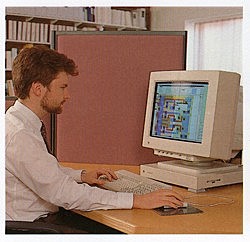 Presentación del ARM 1 al publico, lanzamiento del ARM2