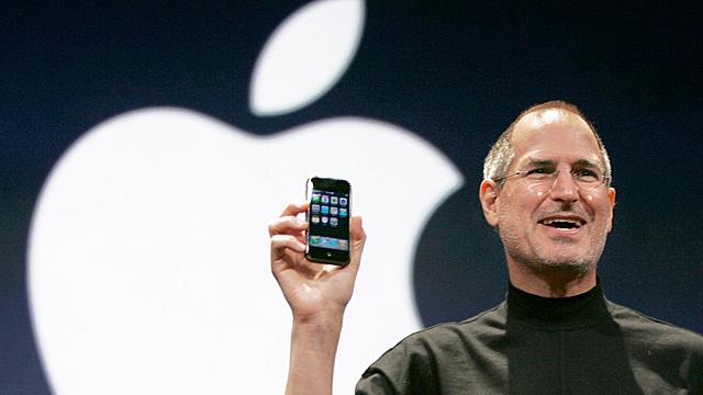 Lanzamiento del primer iPhone.