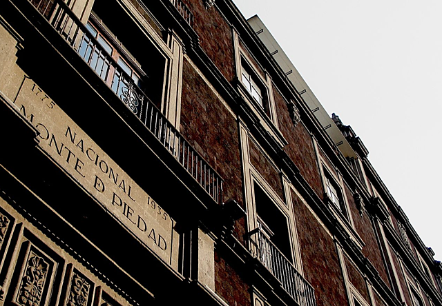 Primer Institución en México