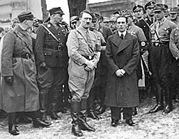 Hitler fängslas och blir rikskändis