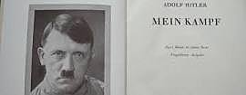 hitler blir fängslad 5års fängelse men det blev 9 månader hitler skrev sin första bok mein kamfp