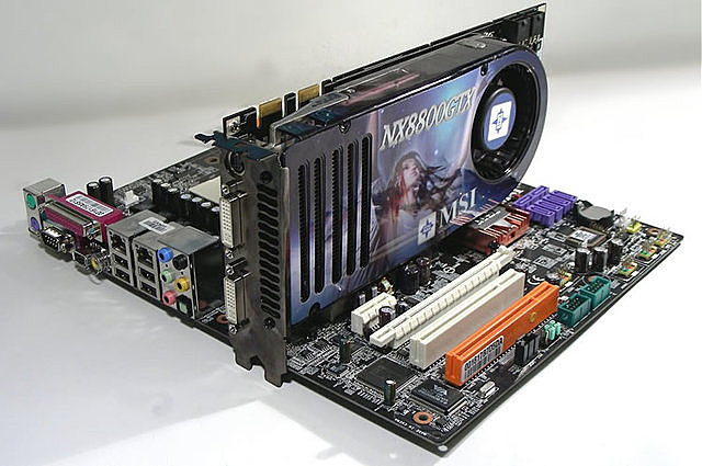 Nvidia saca CUDA. Tiene 32 bits en vez de 16.