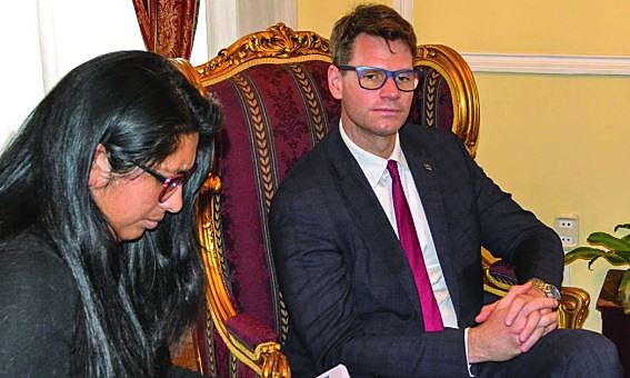 Misión de UE halla irregularidades en comicios y se suma al informe de OEA