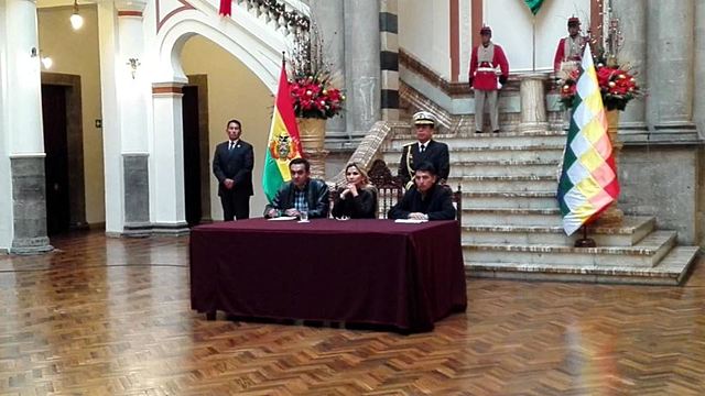Añez presenta proyecto de ley para obligar a candidatos presidenciales a debatir