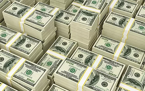 Buffett's net worth reaches $100,000,000