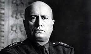 Mussolini tar över