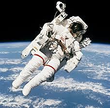 First  untethered Spacewalk