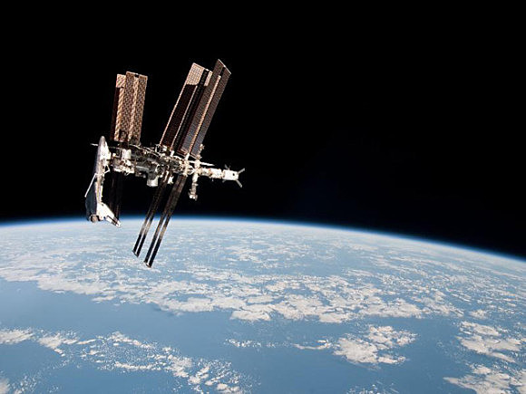 first space rocket to dock at the international space station