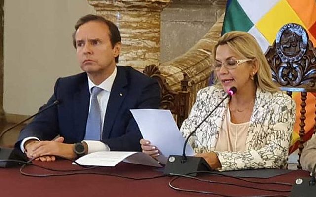 Tuto deja el cargo de delegado presidencial de Jeanine Añez