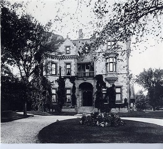 Captain Norman Andrew Thomson Young founds Ravenscourt school.