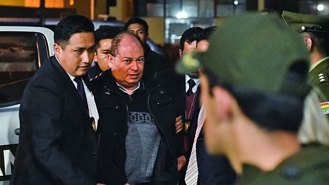 Cae Carlos Romero por caso Uelicn, es el primer ministro de Evo en ser aprehendido