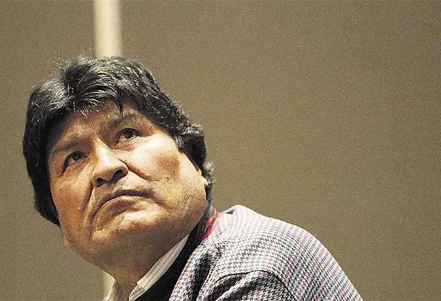 Evo se retracta de la idea de formar milicias armadas tras críticas en Argentina