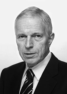 Fischer, Edmund Phelps y John Taylor