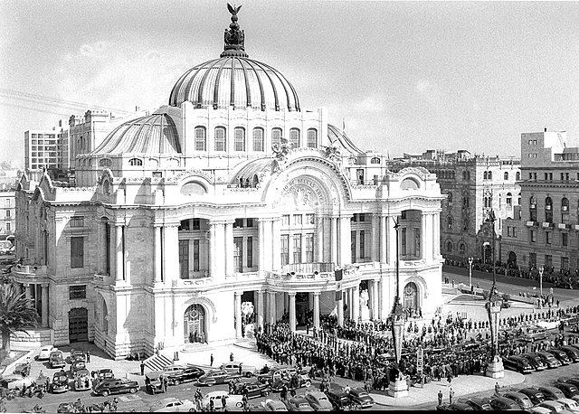 Se inaugura el palacio de Bellas Artes